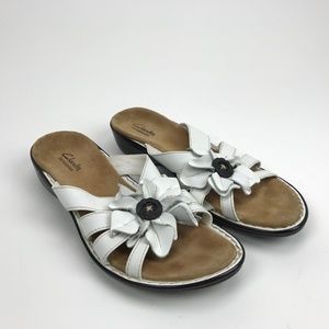 CLARKS Bendables White Adjustable Sandals Sz 8M